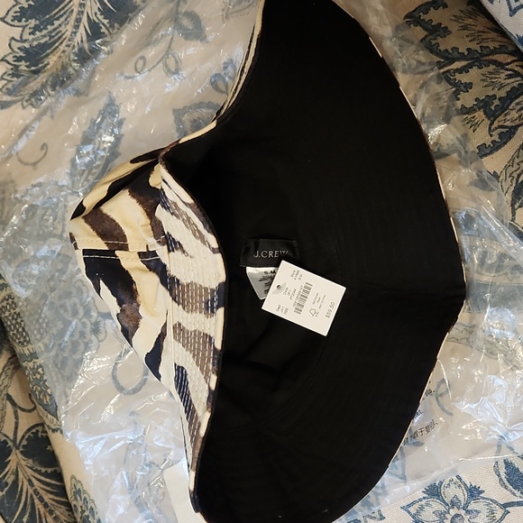 J. Crew Printed Reversible Bucket hat Sz s-m NWT - Picture 2 of 3